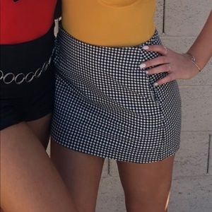 Checkered/gingham mini skirt with pockets!